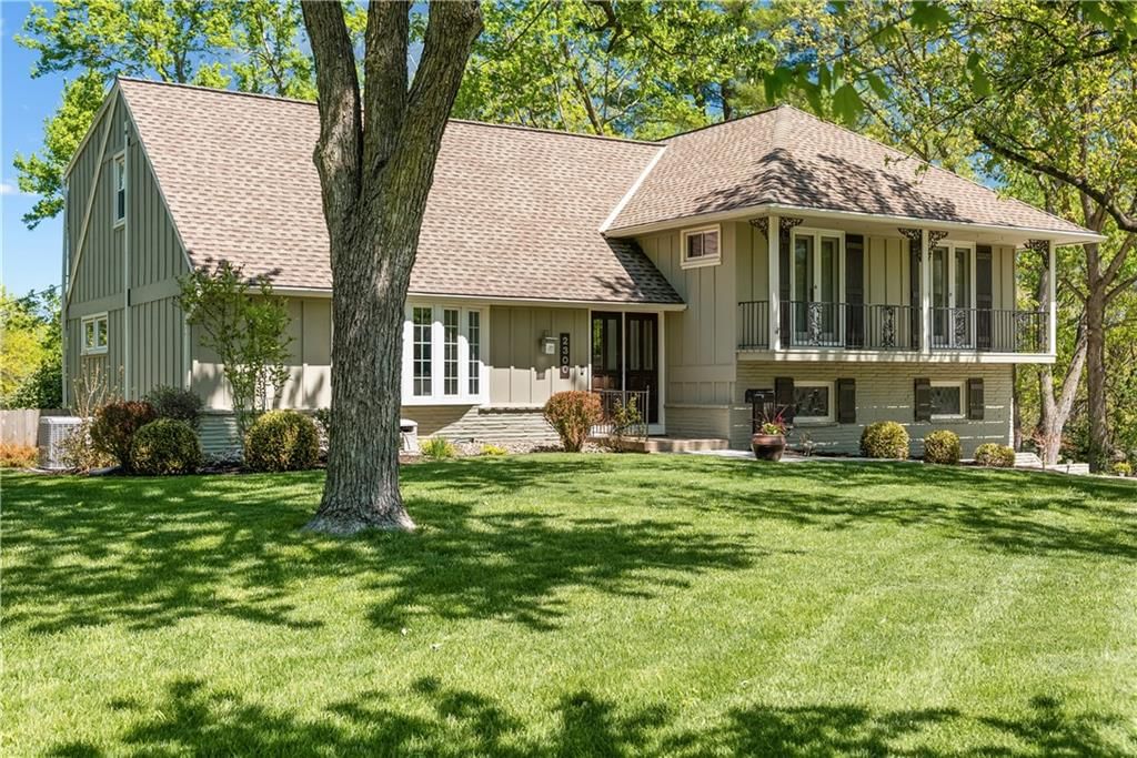 2300 W 103rd Terrace, Leawood, KS