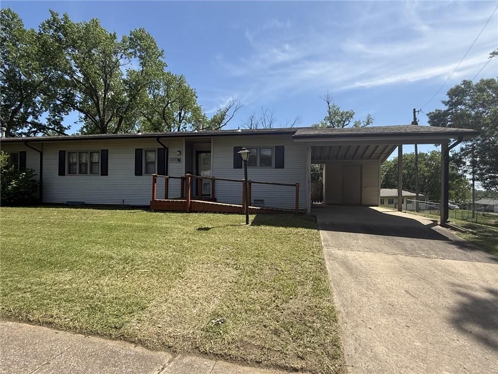 2117 SW 66th Street, Topeka