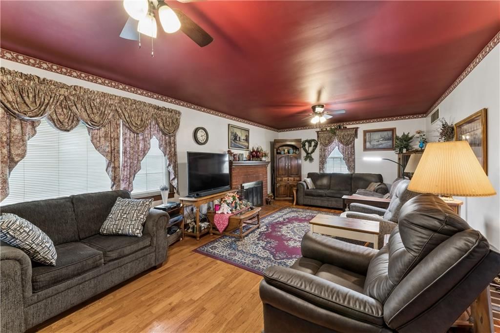 1015 S Saint Louis Street — photo 8