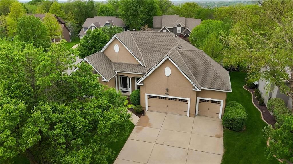 16058 Cambridge Circle, Stilwell, KS