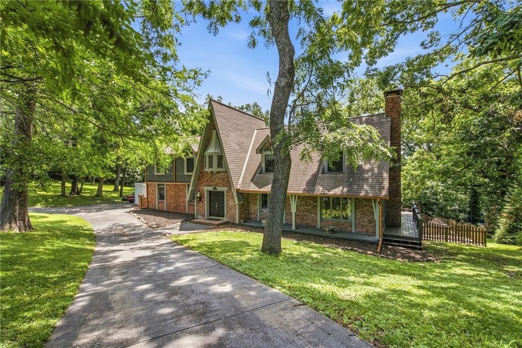 4015 N Briarcliff Road, Kansas City, MO