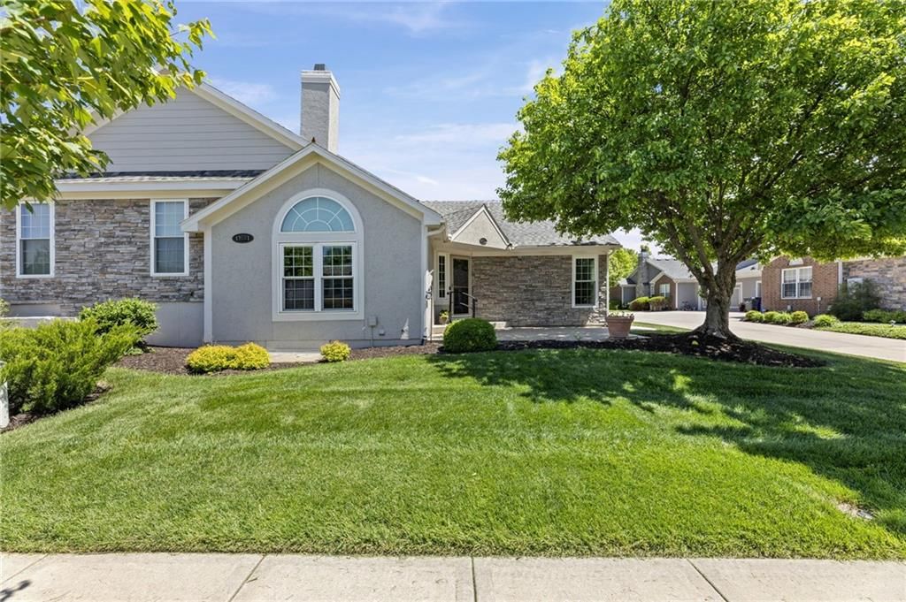 12001 S Tallgrass Drive, Olathe, KS