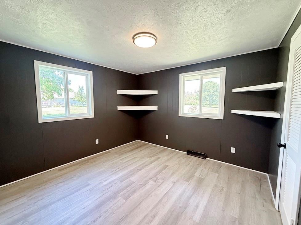 905 E Hospital Road — photo 33