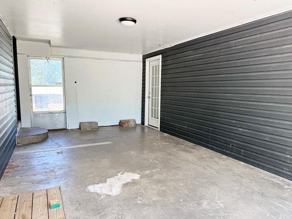 905 E Hospital Road — photo 36