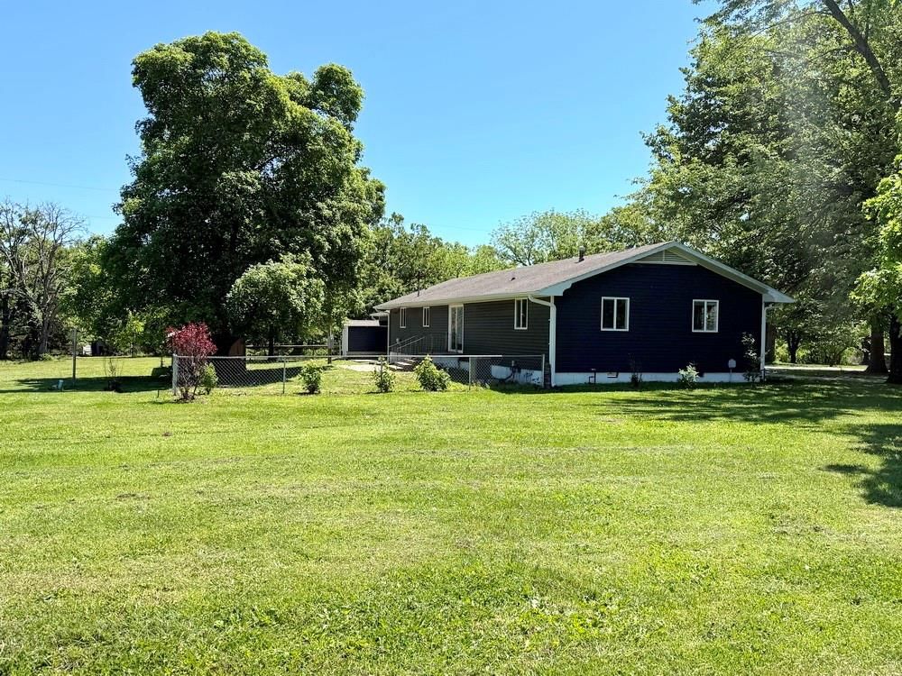905 E Hospital Road — photo 45