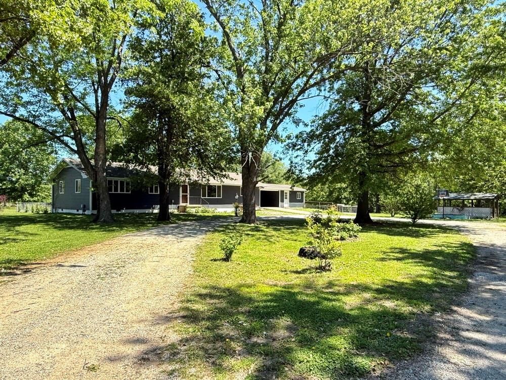 905 E Hospital Road — photo 47