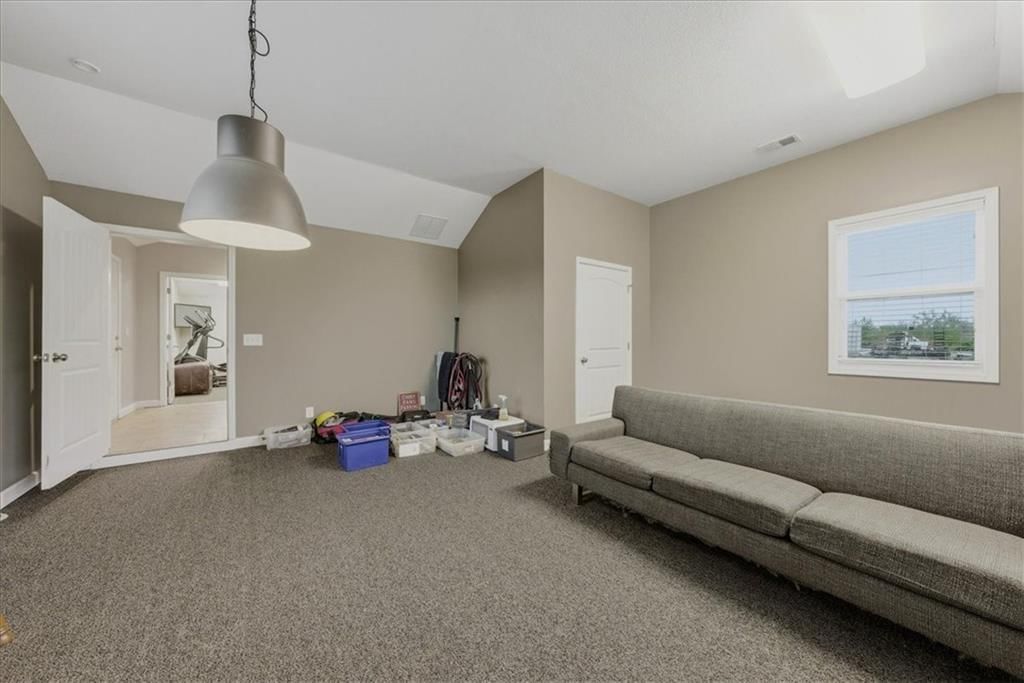 2440 Lowenstein Drive — photo 10