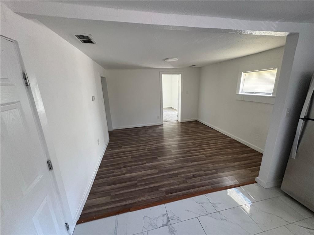1004 E Walnut Street — photo 4