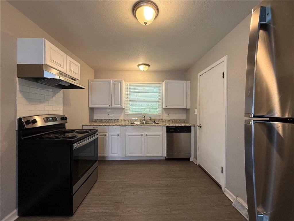 Photo 6 of 15 - 2718 S Brookside Avenue