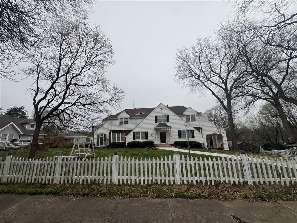 1410 S Broadway Street, Leavenworth, KS