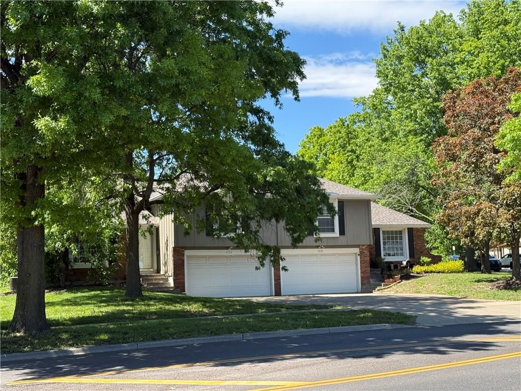 4290 Somerset Drive, Prairie Village, KS