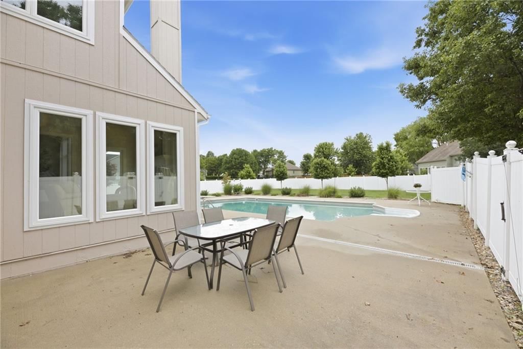 340 SE Chelsea Drive — photo 54