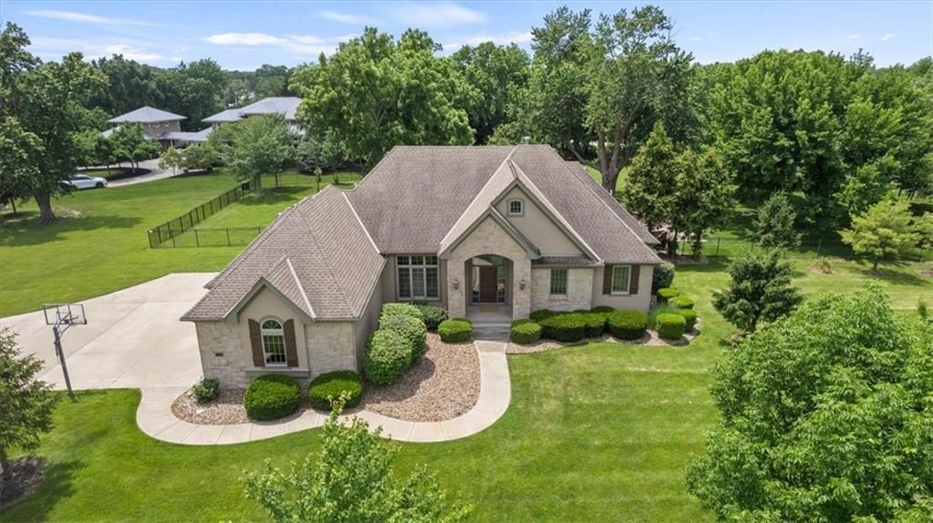 18840 Travis Lane, Stilwell, KS
