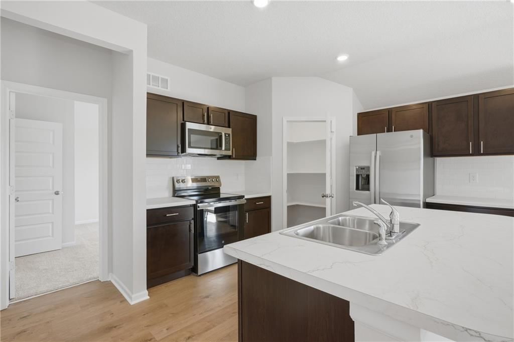 613 W Bluebird Street — photo 7