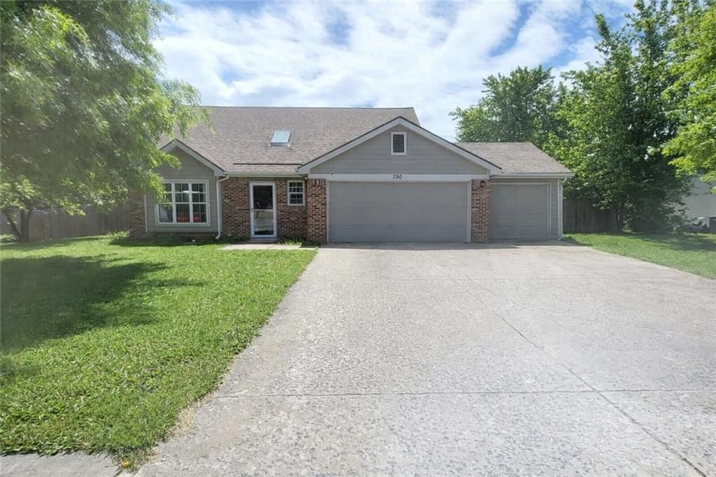 790 Myers Drive, Tonganoxie, KS