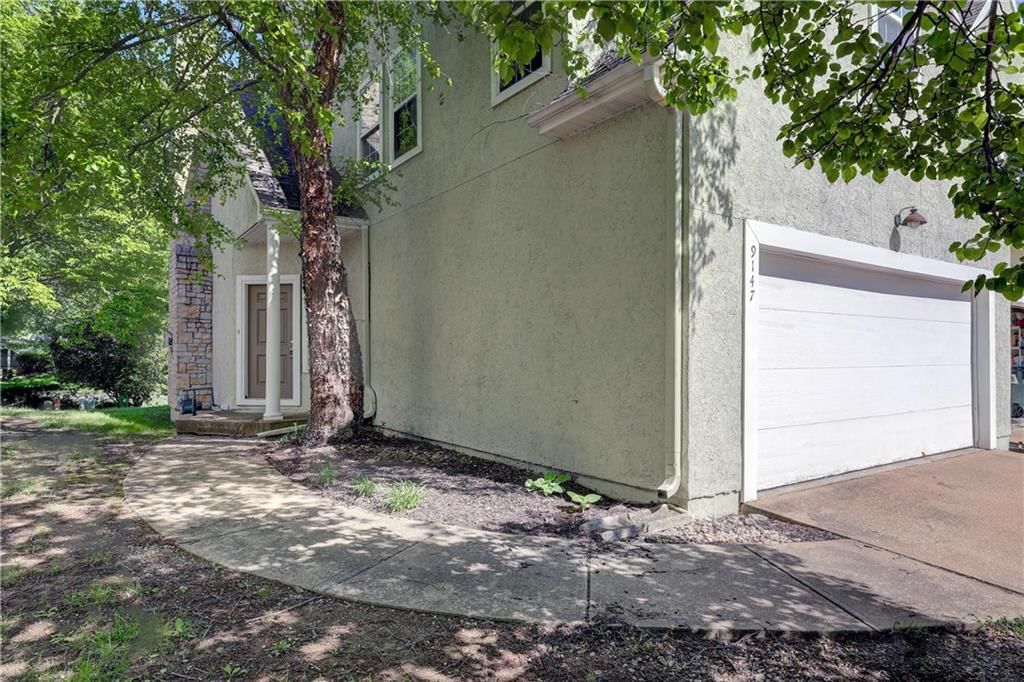 9147 Boehm Drive, Lenexa, KS