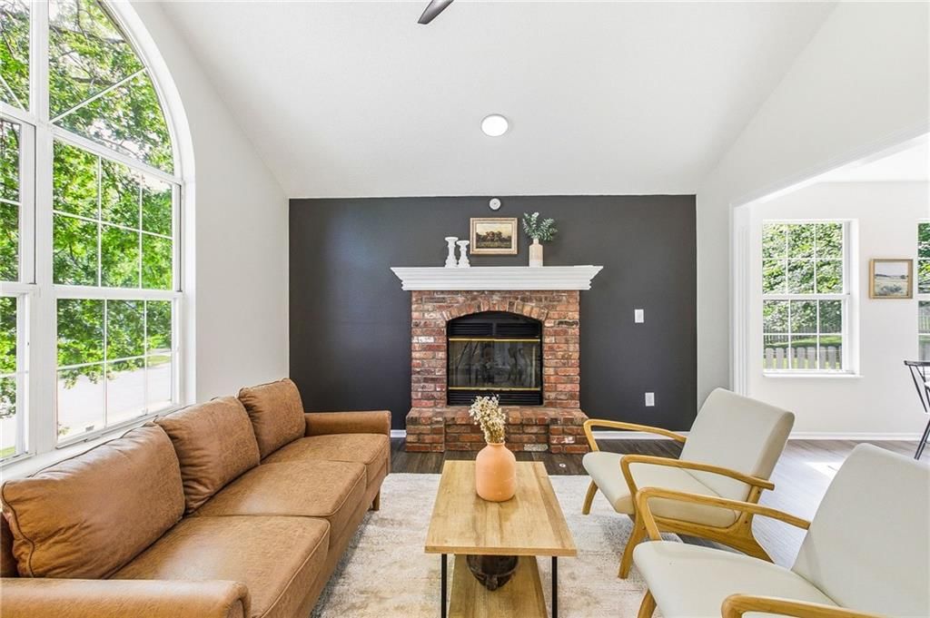 612 SE Bugle Court — photo 3