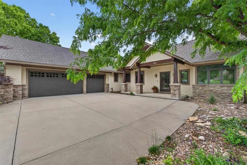100 SW Gray Circle, Lee's Summit, MO