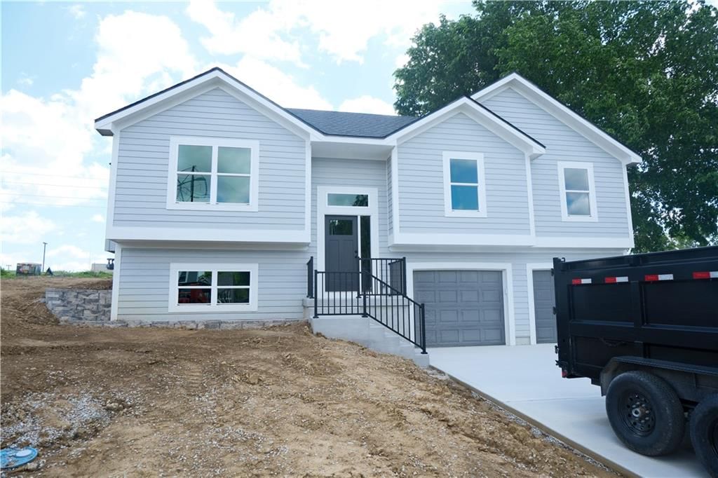 1903 NW Washam Court, Grain Valley, MO