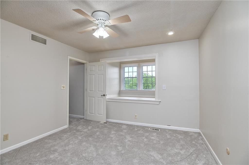 1040 S Wyckford Street — photo 36