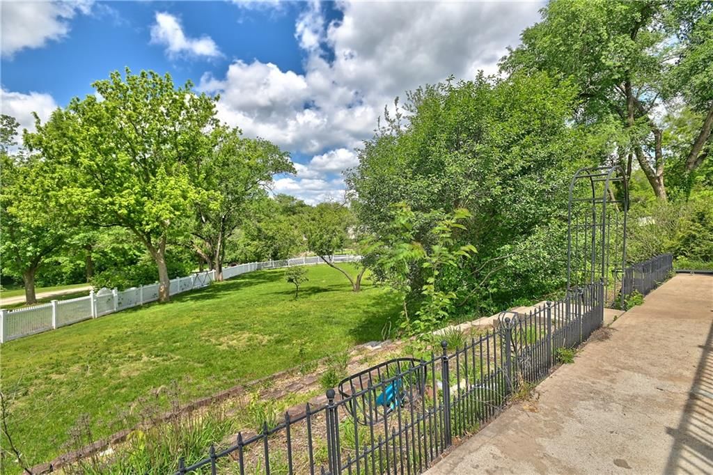 1040 S Wyckford Street — photo 97