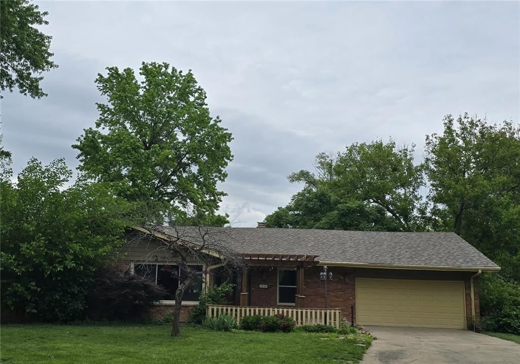 9110 W 104th Terrace, Overland Park, KS