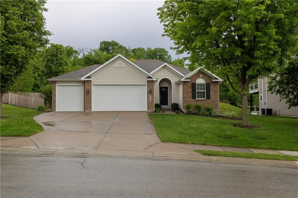 5005 NW Flintridge Drive, Riverside, MO