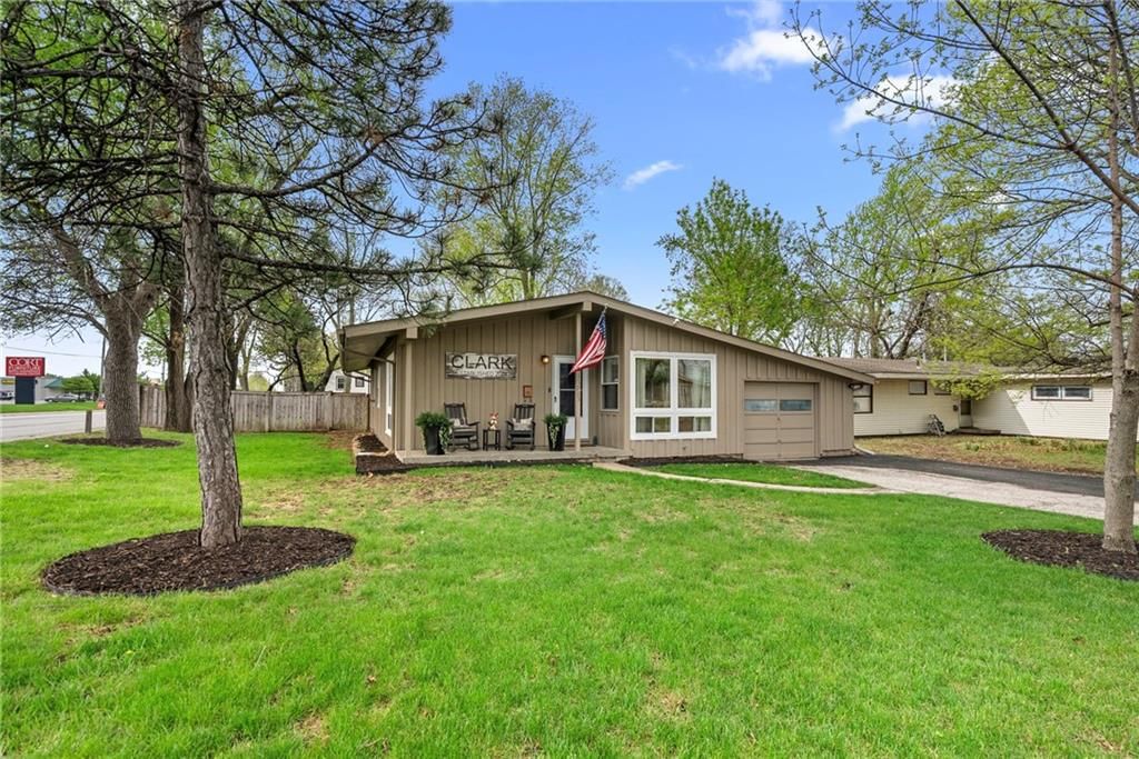 11905 W 91st Terrace, Lenexa, KS
