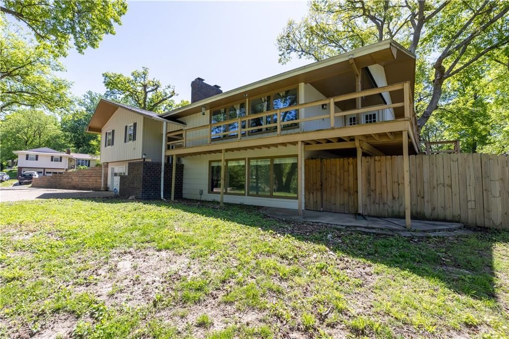 3710 Lakeside Drive — photo 3
