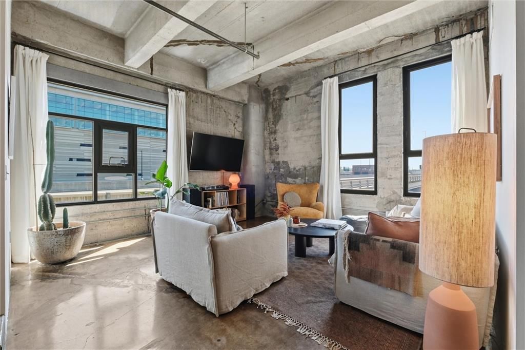 360 W Pershing Road, Kansas City, MO