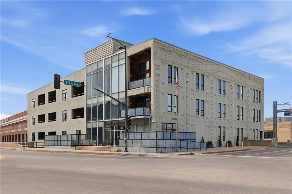 360 W Pershing Road — photo 36