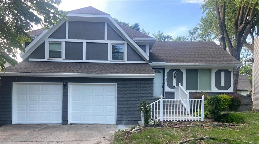 1828 E Mohawk Drive, Olathe, KS