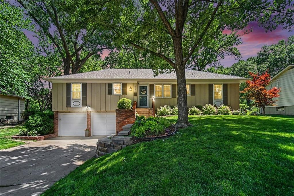 6631 Larsen Lane, Shawnee, KS