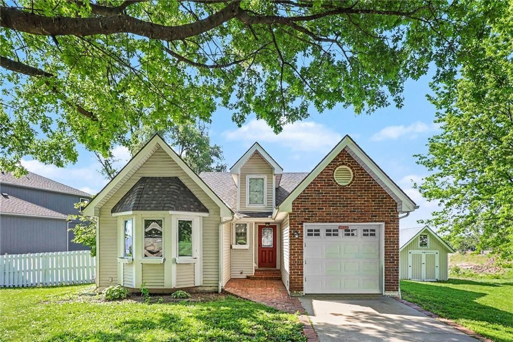 105 Sixth Street, Smithville, MO