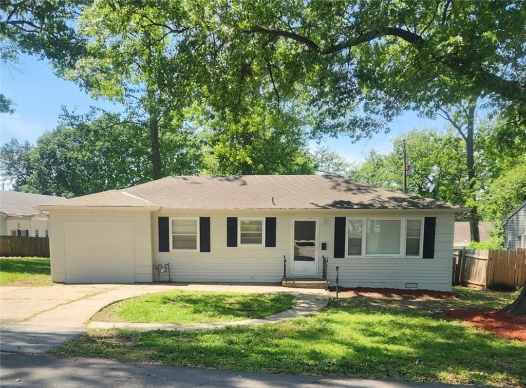 2102 S Claremont Avenue, Independence, MO