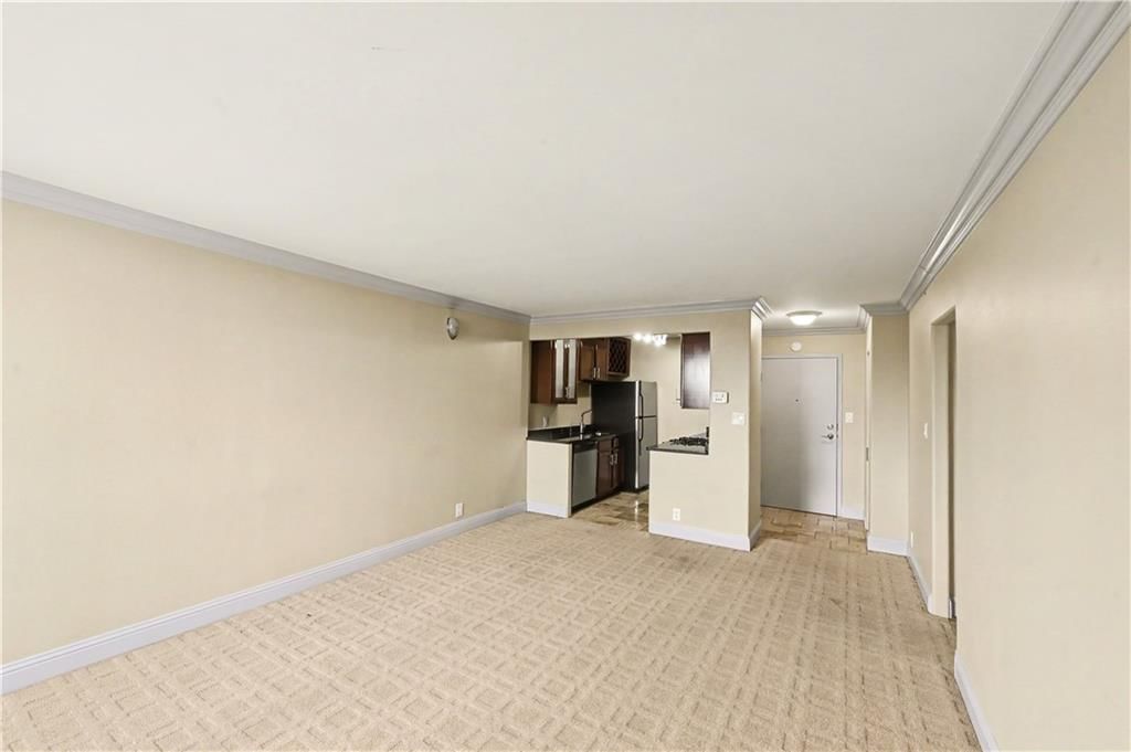 700 E 8th Street — photo 5