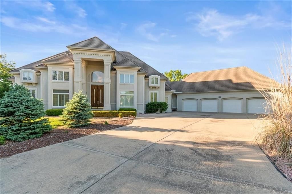 1601 NW Arrowhead Trail, Blue Springs, MO