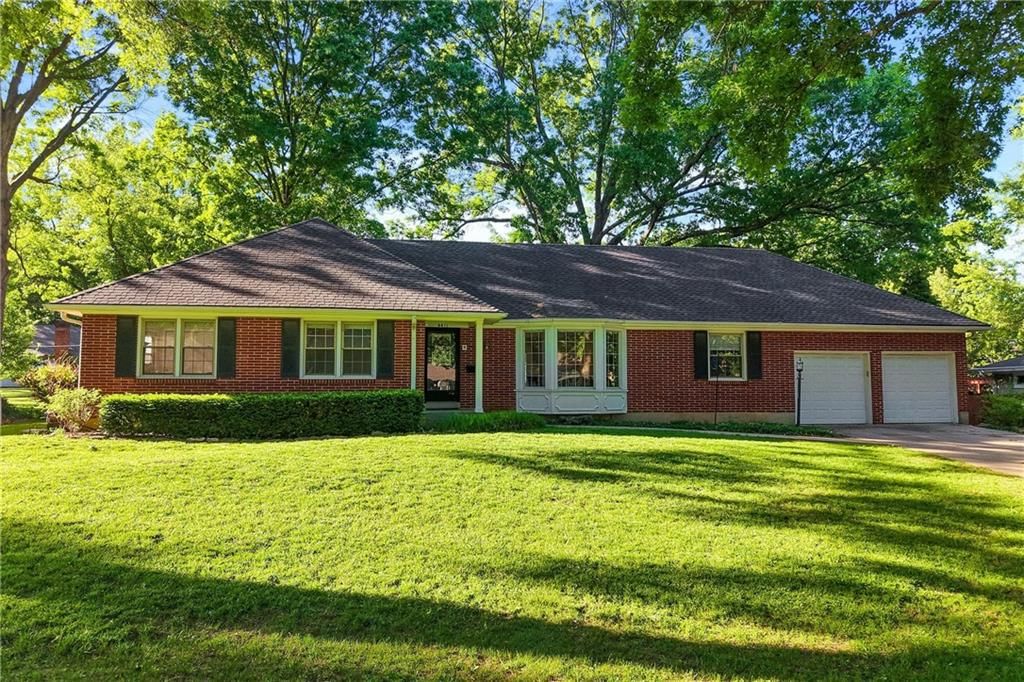 4411 W 97 Street, Overland Park, KS