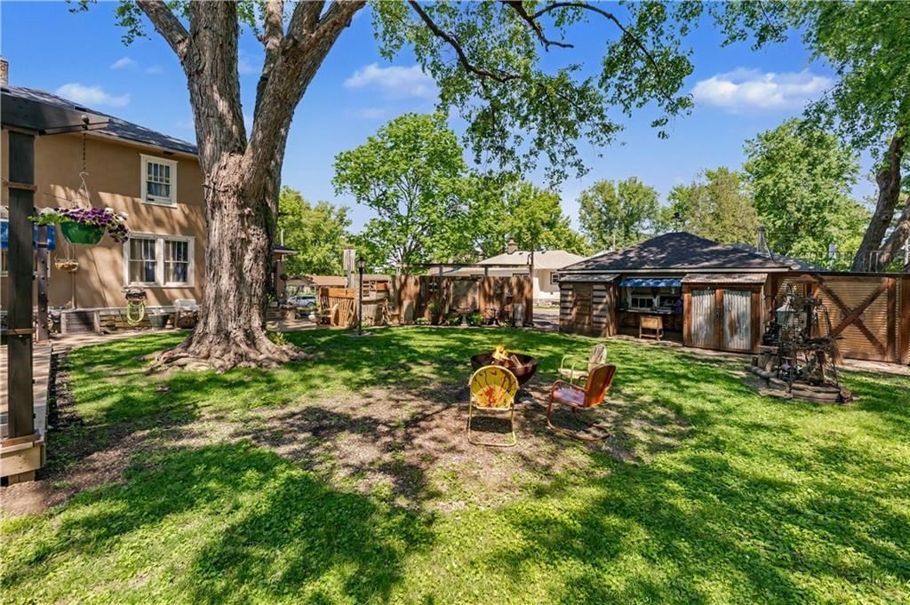 507 W Locust Street — photo 8