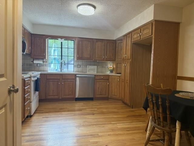 328 NE Greystone Drive — photo 13