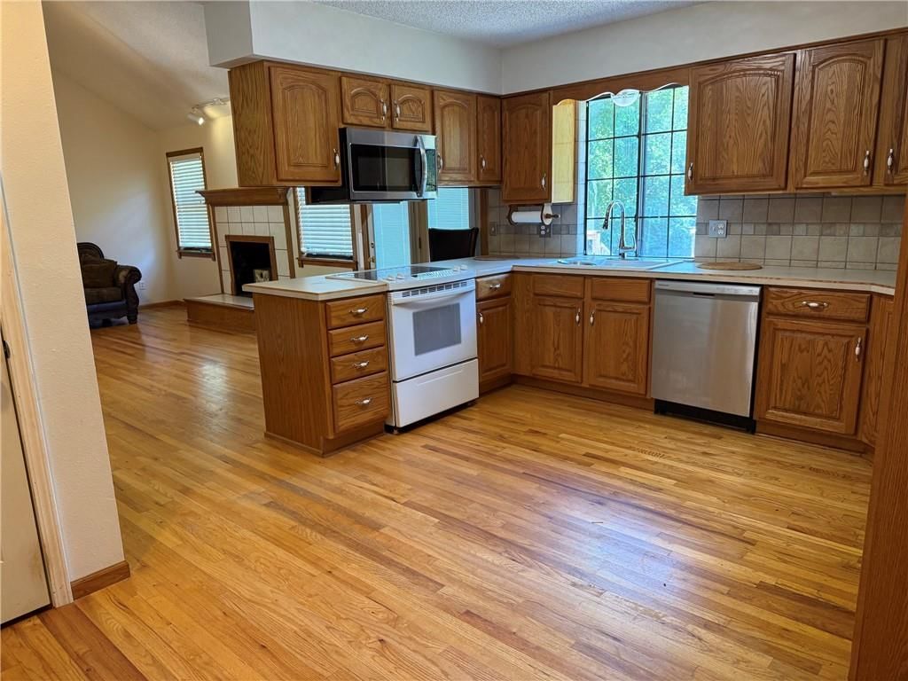328 NE Greystone Drive — photo 15