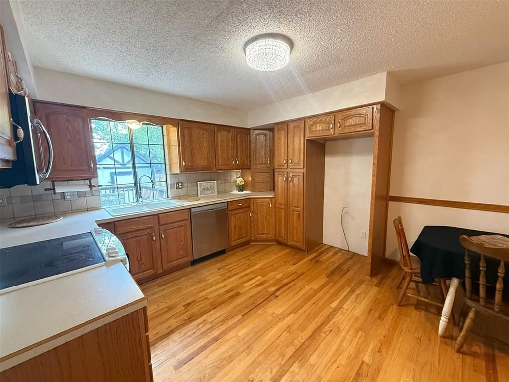 328 NE Greystone Drive — photo 7