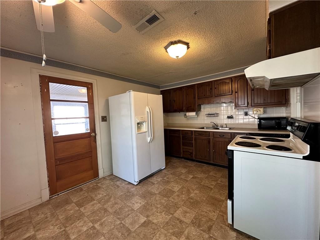 1820 South Street — photo 8