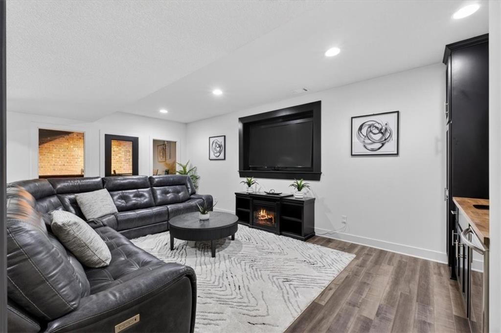 1016 Bridgeshire Drive — photo 50