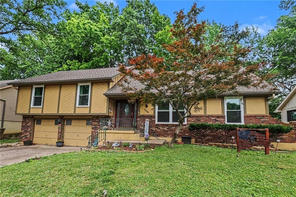 509 NE Country Lane, Lee's Summit, MO