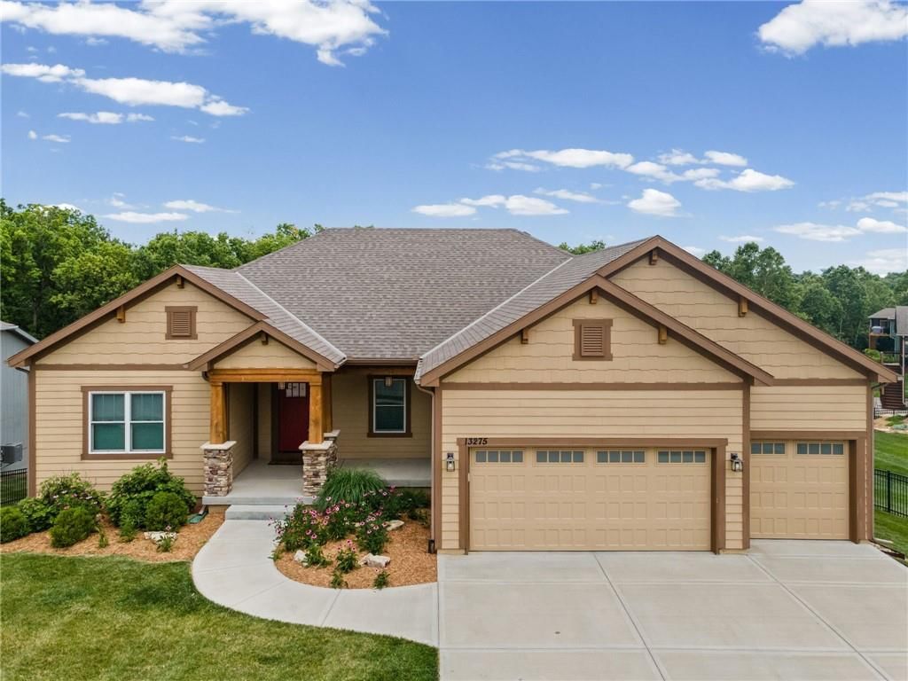 13275 N Silver Ridge Drive, Platte City, MO