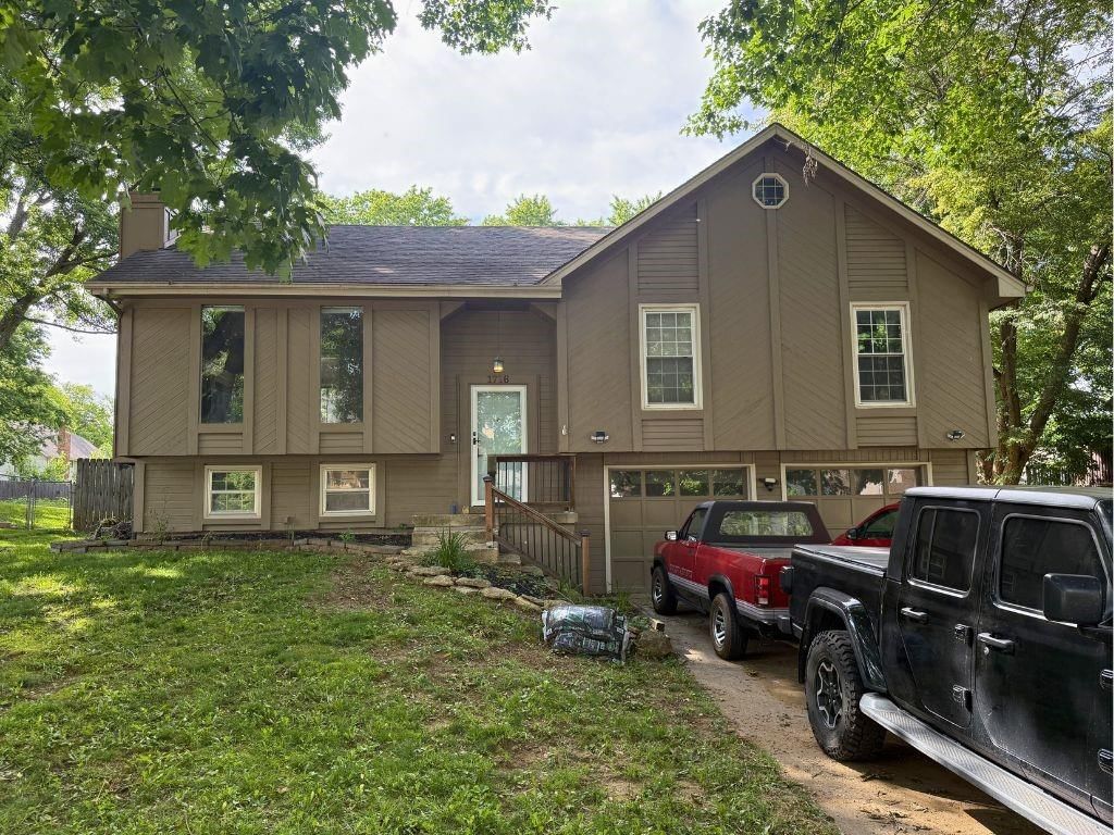 1716 E Sheridan Bridge Lane, Olathe, KS