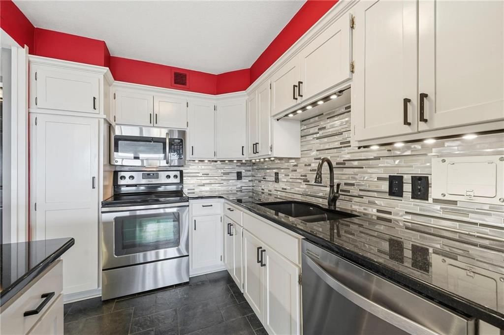 4545 Wornall Road Unit #1104 — photo 13