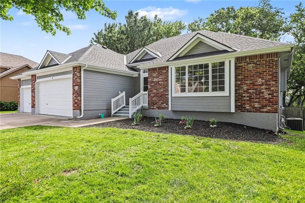 414 Eagle Glen Drive, Raymore, MO