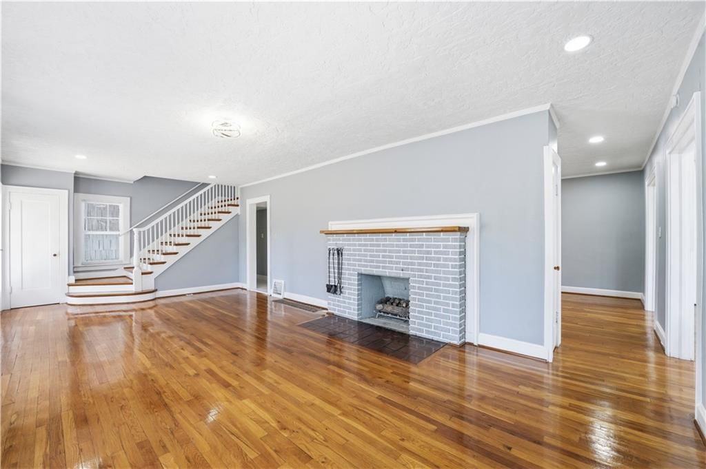9502 Linwood Boulevard, Independence, MO